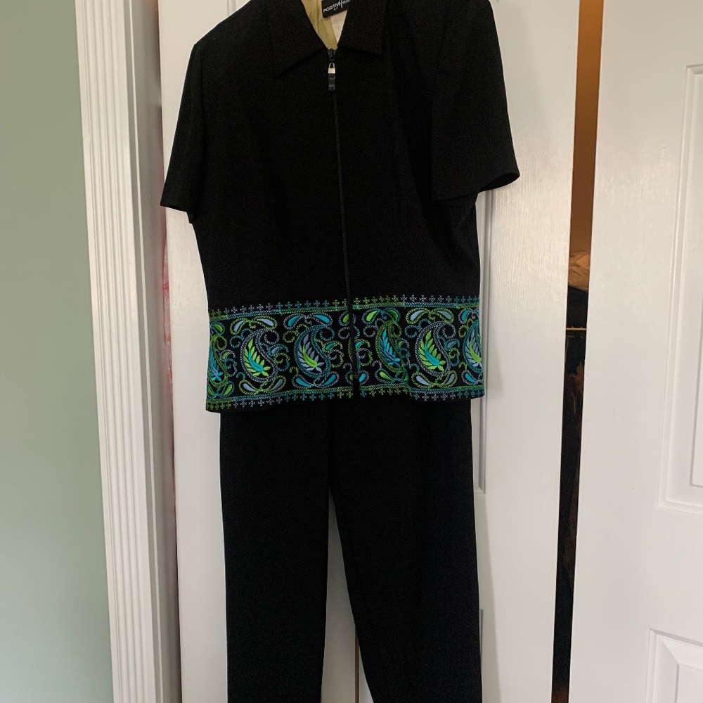 Pants suit